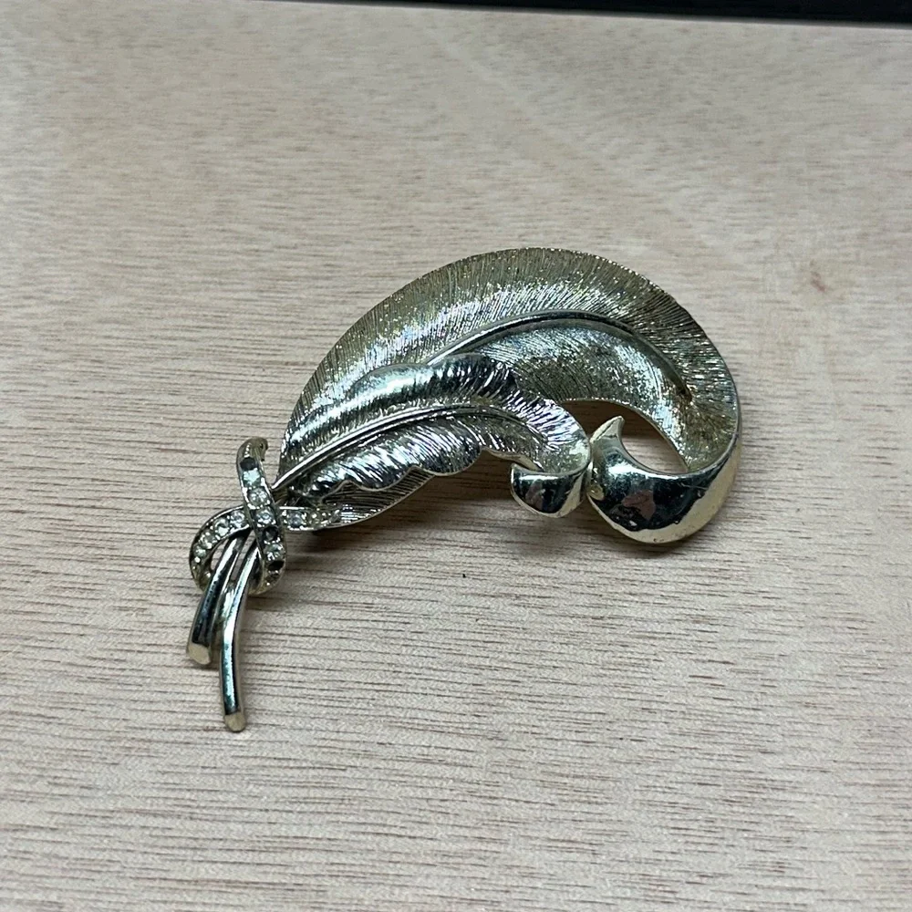 Stylish Vintage Silver Feather‎ Brooch Missing Some Rhinestones